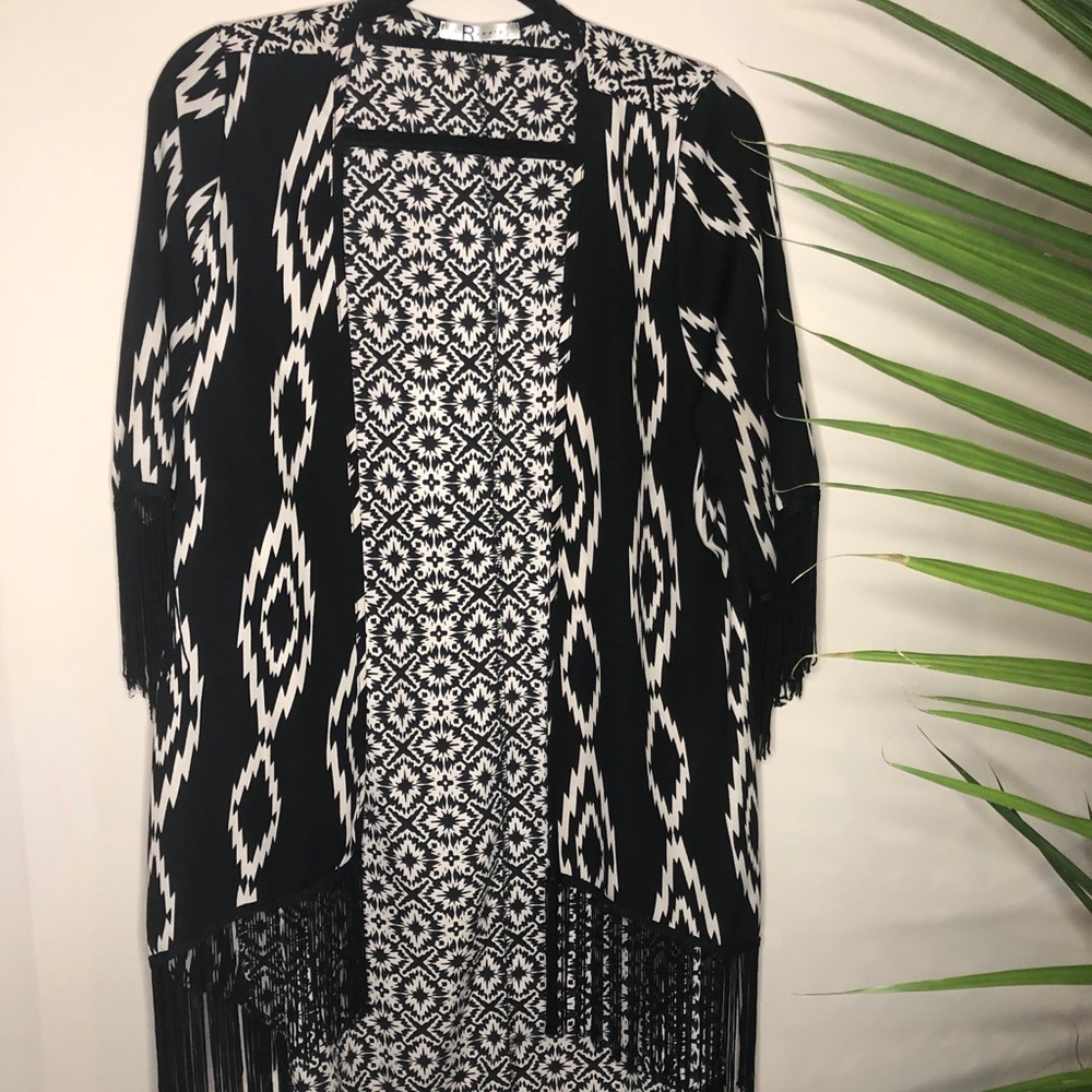 Rumors tan & black open front throw top